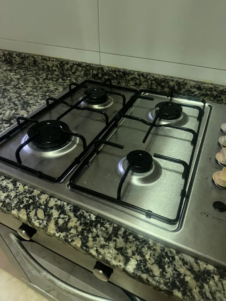 La misma placa de gas limpia y desengrasada